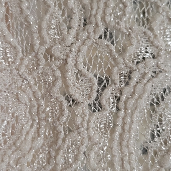 Women's size XL Daytrip shirt from Buckle, w/ lace, rhinestones, cross - Picture 4 of 6